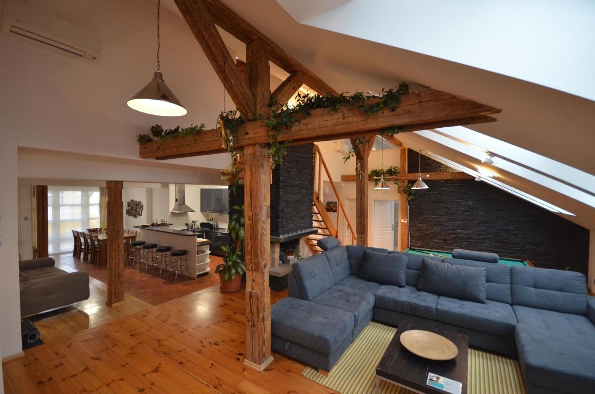 Apartamento Dachgeschosswohnung Josefov Fuer 8 Personen In *