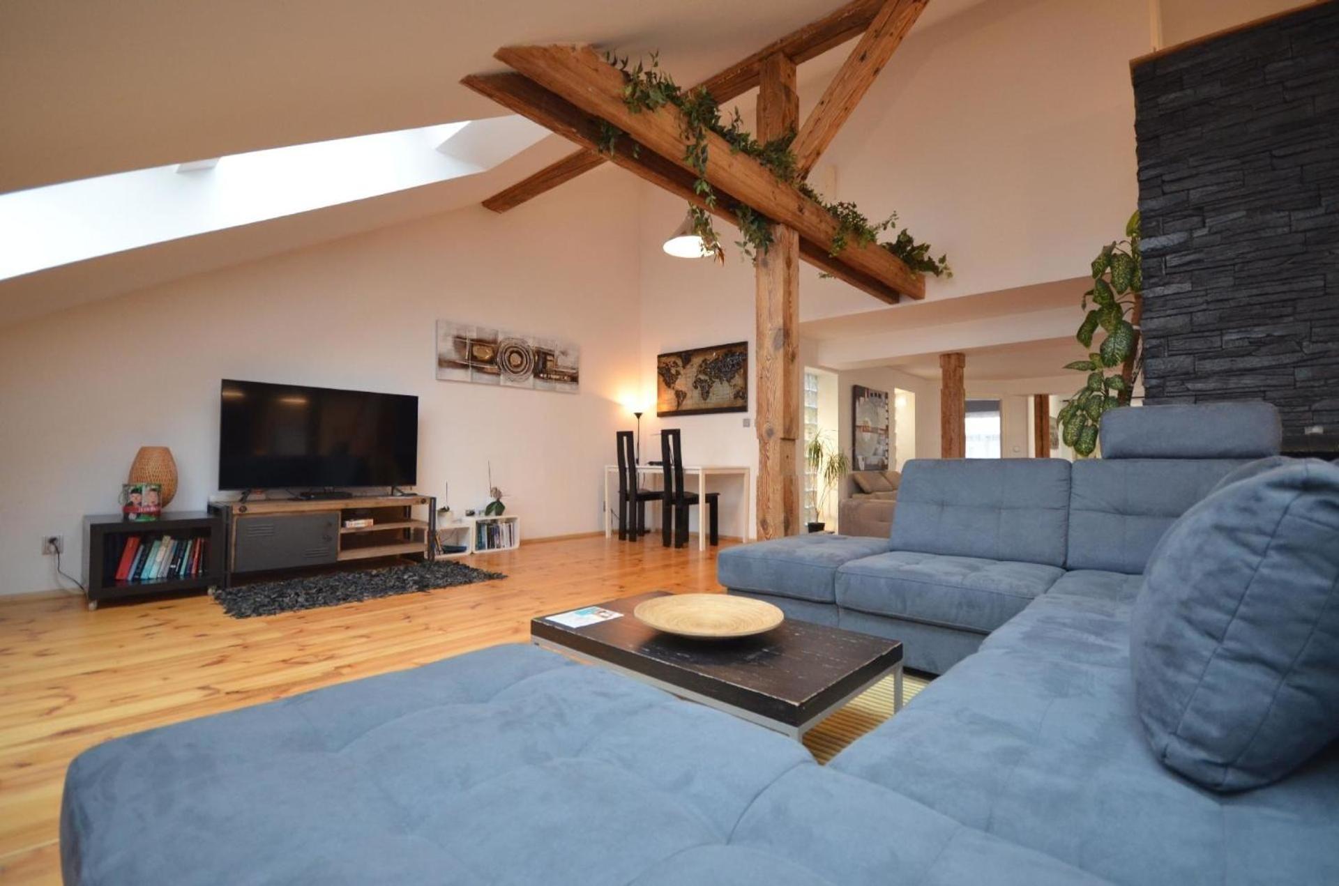 Dachgeschosswohnung Josefov Fuer 8 Personen In Prag Appartamento Praga