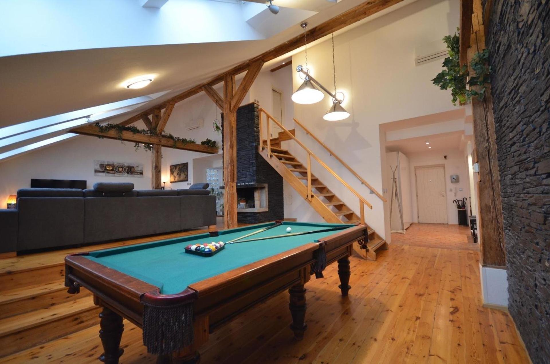 Dachgeschosswohnung Josefov Fuer 8 Personen In *